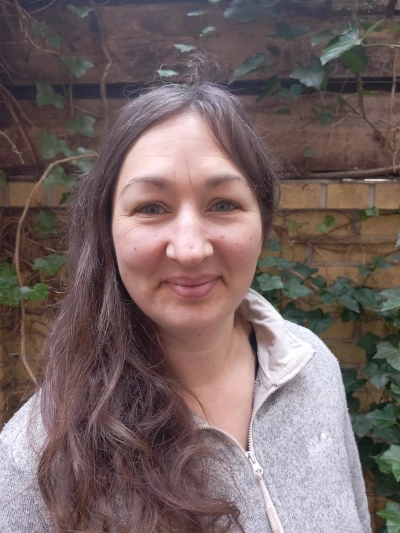 Portrait von Conny Linke, Intuitive Heilerin & Life Energy Coach. Portrait von Conny Linke, Intuitive Heilerin & Life Energy Coach.